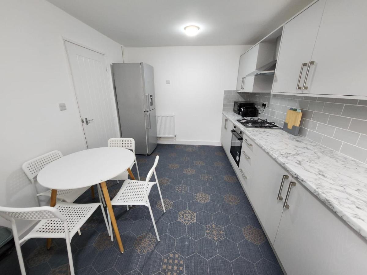 4 Bedroom 2 Bathroom Shared House - Near Bhx And Nec Birmingham Exterior photo