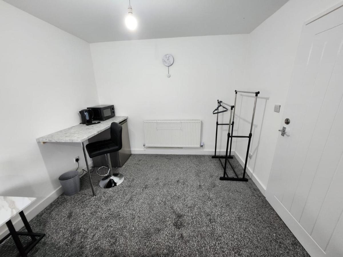 4 Bedroom 2 Bathroom Shared House - Near Bhx And Nec Birmingham Exterior photo