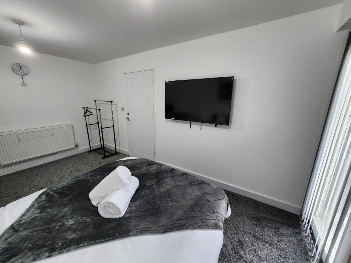 4 Bedroom 2 Bathroom Shared House - Near Bhx And Nec Birmingham Exterior photo