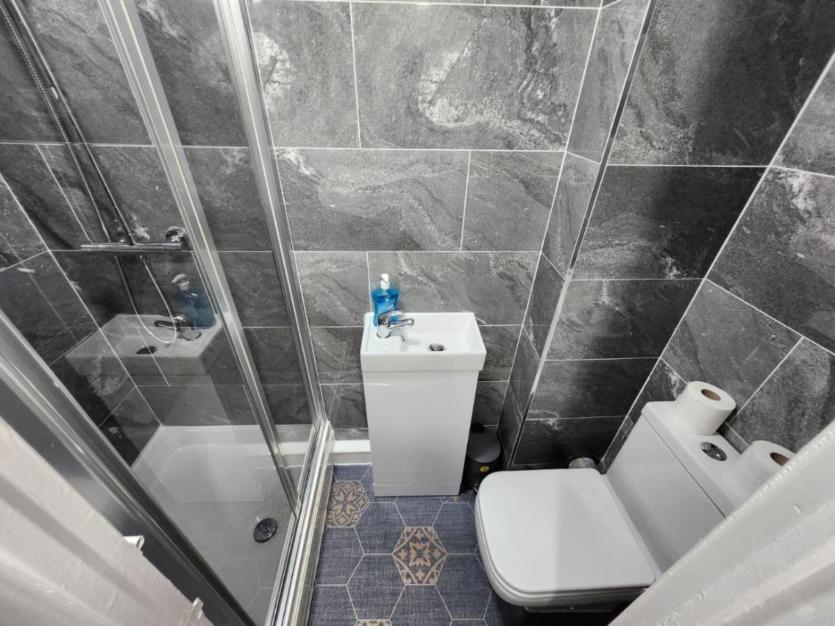 4 Bedroom 2 Bathroom Shared House - Near Bhx And Nec Birmingham Exterior photo