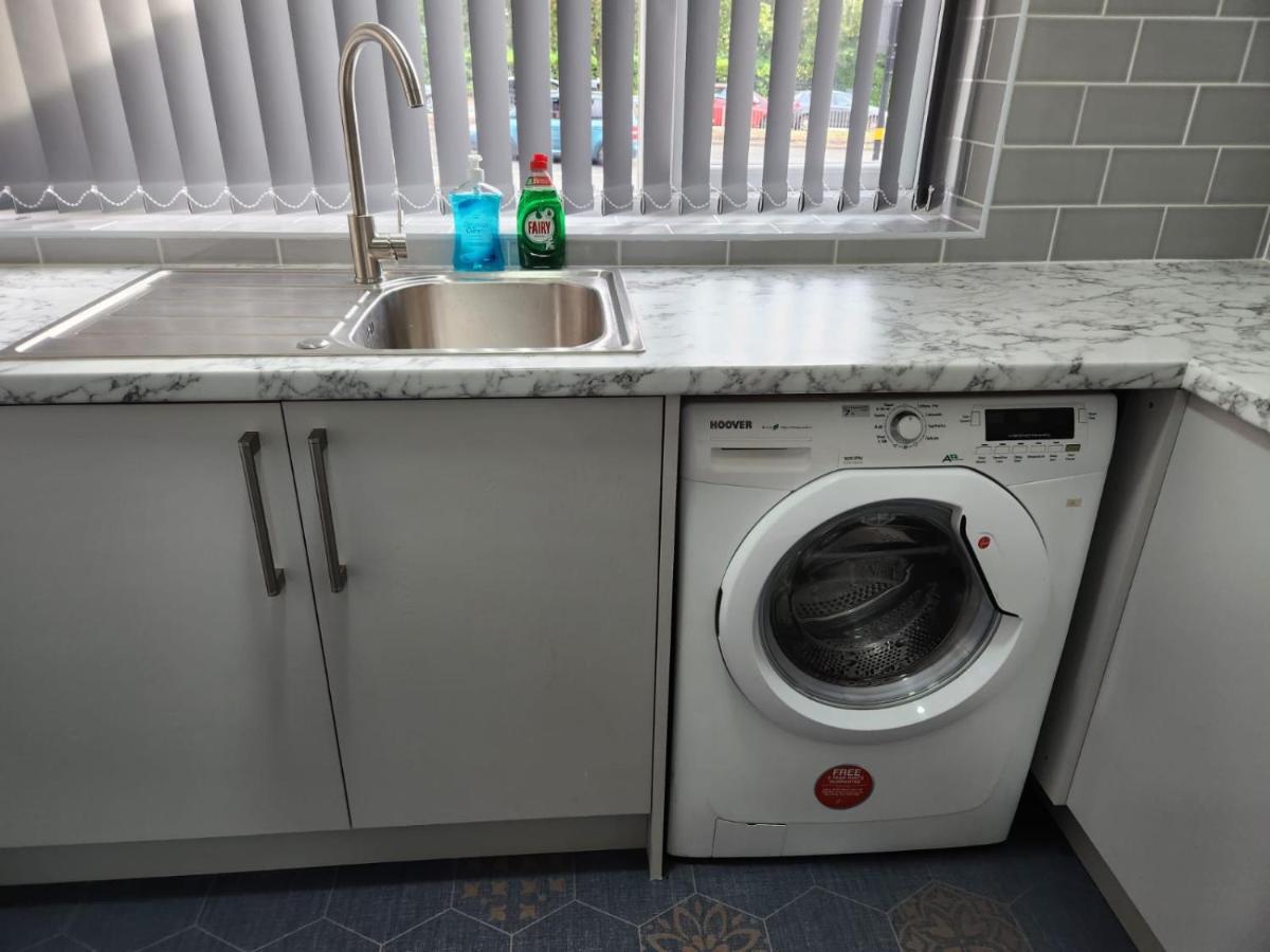 4 Bedroom 2 Bathroom Shared House - Near Bhx And Nec Birmingham Exterior photo
