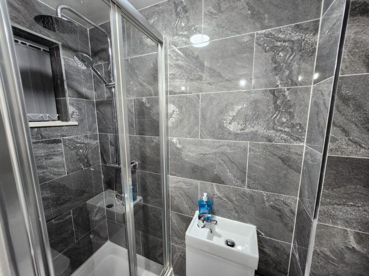 4 Bedroom 2 Bathroom Shared House - Near Bhx And Nec Birmingham Exterior photo