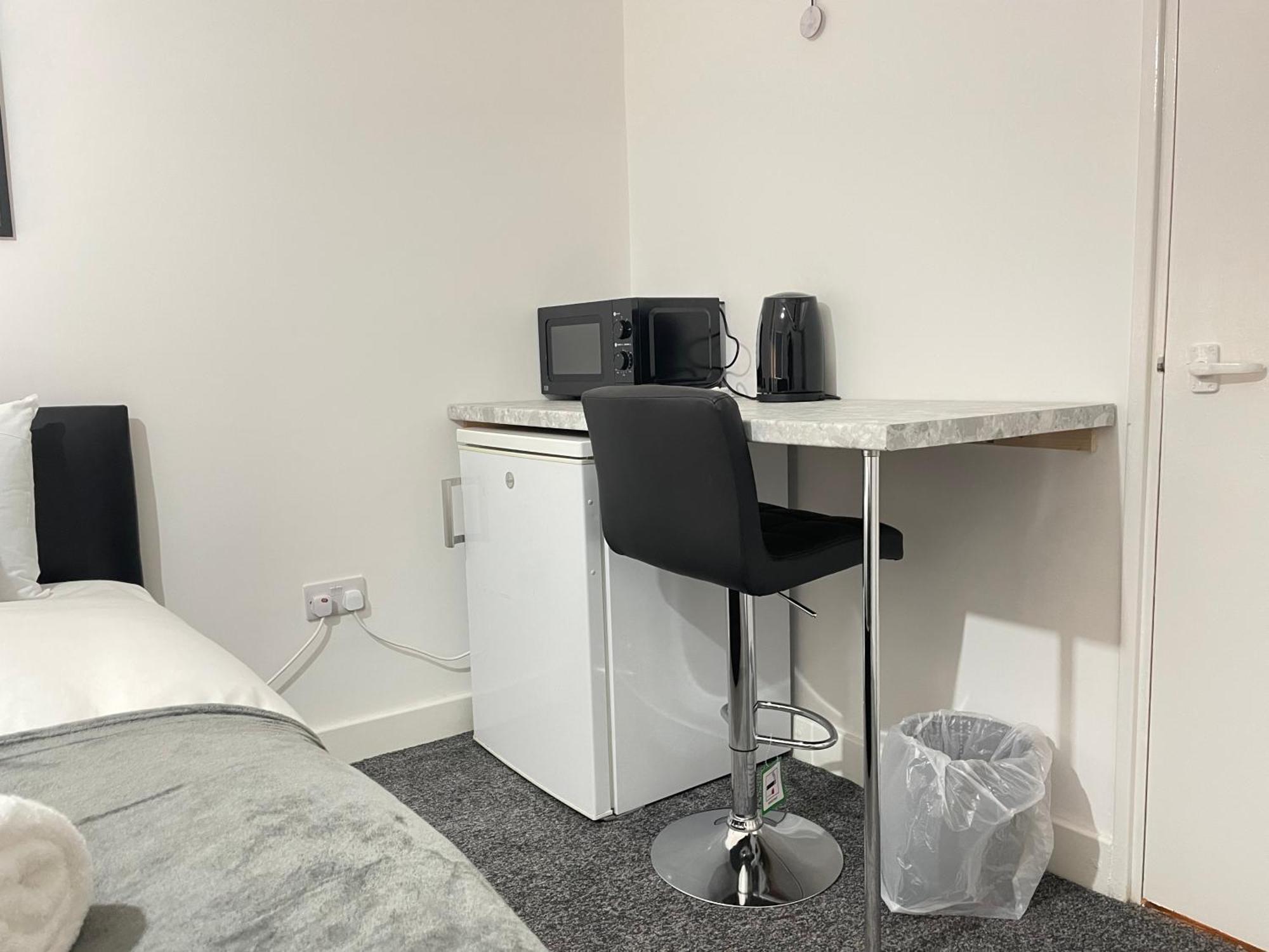 4 Bedroom 2 Bathroom Shared House - Near Bhx And Nec Birmingham Exterior photo